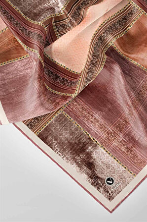 Twill Dokulu Ve Geometrik Desenli Pudra Renkli 90x90 Eşarp (İpek İçermez) Dikim Şekli : El Dikişi
