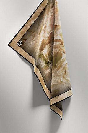 Twill Sulu Boyalı Çiçek Desenli Bej Renkli 90x90 Eşarp (İpek İçermez) Kenar Dikiş Şekli El Dikişli