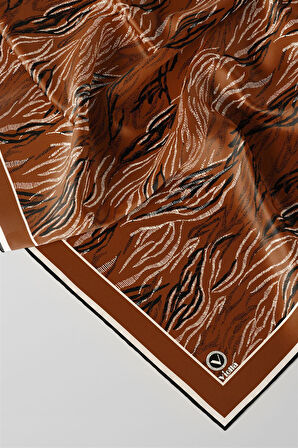 Twill Soyut Çizgi Desenli Taba Renkli 90x90 Eşarp (İpek İçermez) Kenar Dikiş Şekli El Dikişli