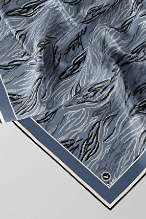 Twill Soyut Çizgi Desenli İndigo Renkli 90x90 Eşarp (İpek İçermez) Kenar Dikiş Şekli El Dikişli