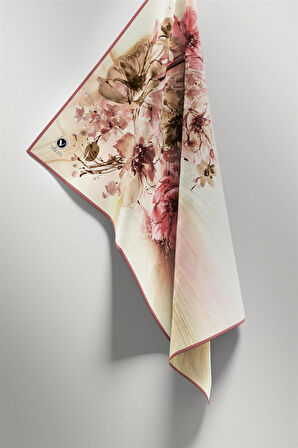 Twill Çiçek Desenli Pudra Renkli 90x90 Eşarp (İpek İçermez) Kenar Dikiş Şekli El Dikişli