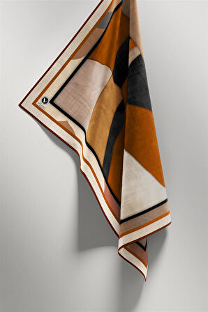 Twill Geometrik Desenli Taba Renkli 90x90 Eşarp (İpek İçermez) Kenar Dikiş Şekli El Dikişli