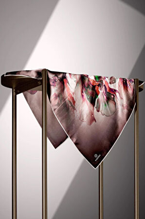 %100 Twill İpek Batik Çiçek Desenli Gül Kurusu - Pudra Renkli 90x90 Eşarp Dikim Şekli : El Dikişi