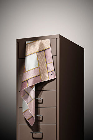 %100 Twill İpek Geometrik Desenli Bej - Pudra Renkli 90x90 Eşarp Dikim Şekli : El Dikişi