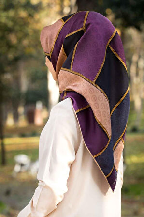 %100 Twill İpek Geometrik Desenli Lacivert - Mor Renkli 90x90 Eşarp Dikim Şekli : El Dikişi