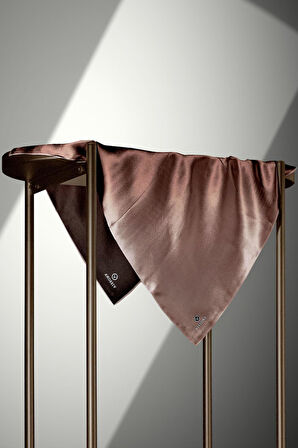 %100 Twill İpek Degrade Desenli Sütlü Kahve Renkli 90x90 Eşarp Dikim Şekli : El Dikişi