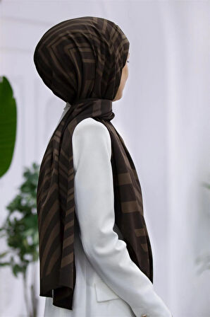 LÜKS MEDİNE İPEĞİ ZİGZAG DESENLİ KAHVERENGİ RENKLİ 75X195 KIRIŞMAZ ŞAL MOSS KREP DİKİŞ TİPİ İTALYAN DİKİŞLİ