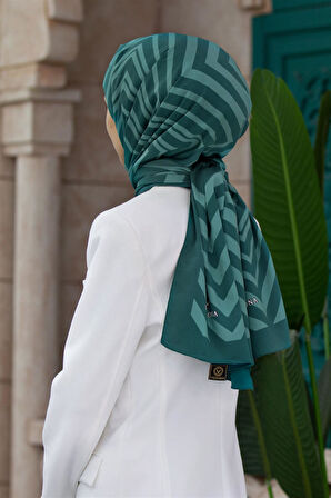 LÜKS MEDİNE İPEĞİ ZİGZAG DESENLİ PETROL YEŞİLİ RENKLİ 75X195 KIRIŞMAZ ŞAL MOSS KREP DİKİŞ TİPİ İTALYAN DİKİŞLİ