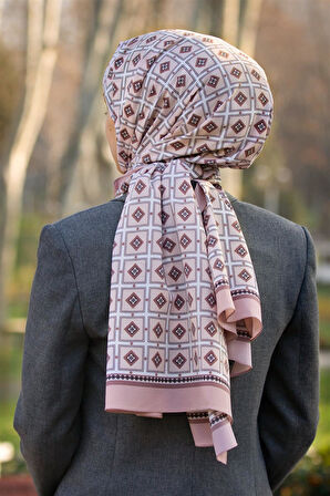 LÜKS MEDİNE İPEĞİ KARE DESENLİ SÜTLÜ KAHVE RENKLİ 75X195 KIRIŞMAZ ŞAL MOSS KREP DİKİŞ TİPİ İTALYAN DİKİŞLİ