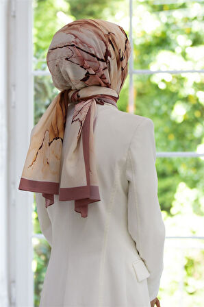 LÜKS MEDİNE İPEĞİ BATİK DESENLİ PUDRA RENKLİ 75X195 KIRIŞMAZ ŞAL MOSS KREP DİKİŞ TİPİ İTALYAN DİKİŞLİ