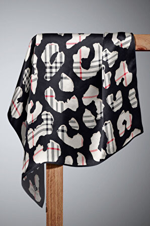 %100 Twill İpek Leopar Desenli Siyah - Krem Renkli 90x90 Eşarp Dikim Şekli : El Dikişi