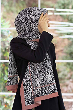 LÜKS MEDİNE İPEĞİ LEOPAR DESENLİ TABA RENKLİ 75X195 KIRIŞMAZ ŞAL MOSS KREP DİKİŞ TİPİ İTALYAN DİKİŞLİ