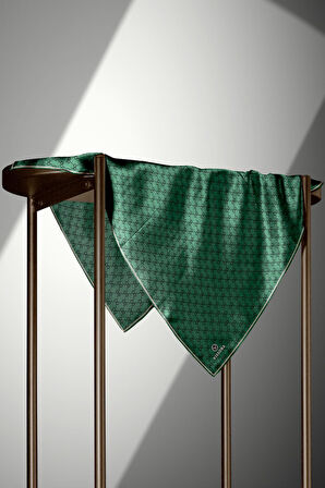 %100 Twill İpek Geometrik Desenli Zümrüt Yeşili Renkli 90x90 Eşarp Dikim Şekli : El Dikişi