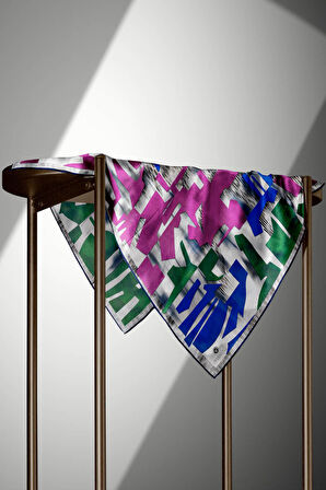 %100 Twill İpek Geometrik Desenli Fuşya - Saks Kabuğu Renkli 90x90 Eşarp Dikim Şekli : El Dikişi