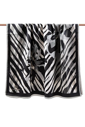 LÜKS MEDİNE İPEĞİ ZEBRA VE ÇİÇEK DESENLİ GÜMÜŞ RENKLİ 75X195 KIRIŞMAZ ŞAL MOSS KREP DİKİŞ TİPİ İTALYAN DİKİŞLİ