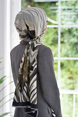 LÜKS MEDİNE İPEĞİ ZEBRA VE ÇİÇEK DESENLİ GRİ RENKLİ 75X195 KIRIŞMAZ ŞAL MOSS KREP DİKİŞ TİPİ İTALYAN DİKİŞLİ