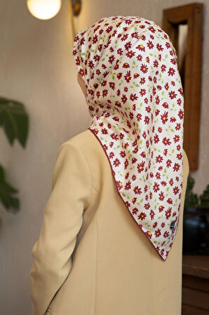 %100 Twill İpek Papatya Desenli Krem - Kırmızı Renkli 90x90 Eşarp Dikim Şekli : El Dikişi