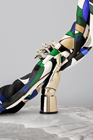 % 57 İPEK % 43 VİSKON Twill İpek Geometrik Desenli Saks - Zümrüt Yeşili Renkli 90x90 Dikim Şekli : El Dikişi Eşarp