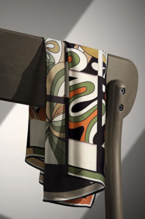 % 57 İPEK % 43 VİSKON Twill İpek Geometrik Desenli Taba - Haki Renkli 90x90 Dikim Şekli : El Dikişi Eşarp