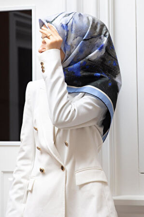 %100 Twill İpek Yağlı Boya Çiçek Desenli İndigo Renkli 90x90 Eşarp Dikim Şekli : El Dikişi