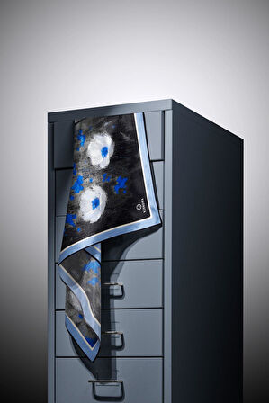 %100 Twill İpek Yağlı Boya Çiçek Desenli İndigo Renkli 90x90 Eşarp Dikim Şekli : El Dikişi