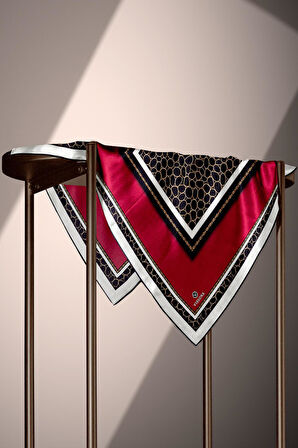 % 57 İPEK % 43 VİSKON Twill İpek Gold Halka Desenli Bordo - Siyah Renkli 90x90 Eşarp Dikim Şekli : El Dikişi