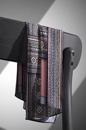 % 57 İPEK % 43 VİSKON Twill İpek Etnik Desenli Pudra - Gri Renkli 90x90 Eşarp Dikim Şekli : El Dikişi