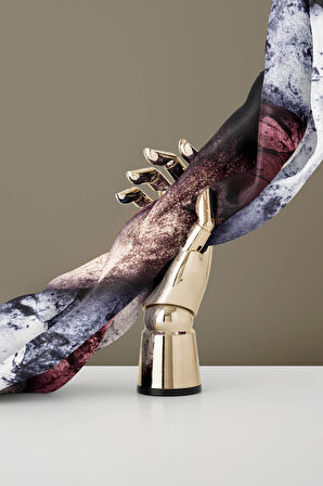 % 57 İPEK % 43 VİSKON Twill İpek Dokulu Ve Geometrik Desenli Pudra - Gri Renkli 90x90 Eşarp Dikim Şekli : El Dikişi