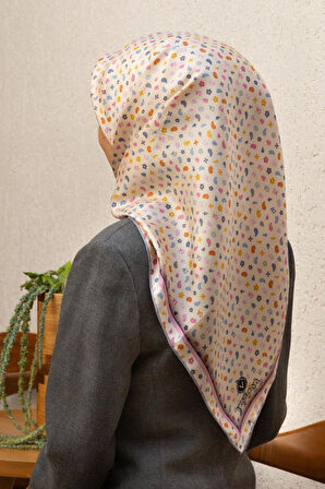 %100 Twill İpek Çıtır Desenli Krem - Pembe Renkli 90x90 Eşarp Dikim Şekli : El Dikişi