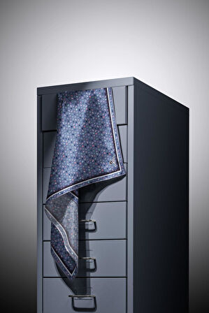 %100 Twill İpek Çıtır Desenli İndigo Renkli 90x90 Eşarp Dikim Şekli : El Dikişi