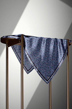 %100 Twill İpek Çıtır Desenli İndigo Renkli 90x90 Eşarp Dikim Şekli : El Dikişi