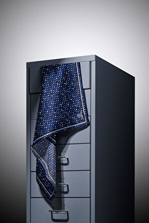 %100 Twill İpek Çıtır Desenli Lacivert Renkli 90x90 Eşarp Dikim Şekli : El Dikişi