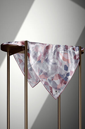 %100 Twill İpek Çiçek Desenli Pudra - Bebe Mavisi Renkli 90x90 Eşarp Dikim Şekli : El Dikişi