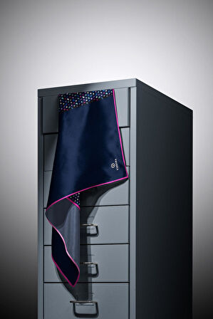 %100 Twill İpek Çıtır Şerit Desenli Lacivert - Fuşya Renkli 90x90 Eşarp Dikim Şekli : El Dikişi