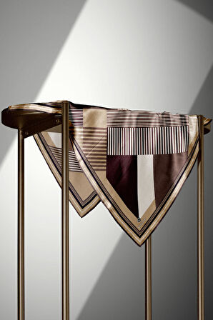 %100 Twill İpek Geometrik Desenli Gold - Kahverengi Renkli 90x90 Eşarp Dikim Şekli : El Dikişi