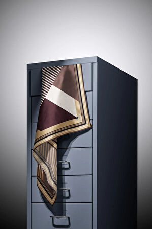 %100 Twill İpek Geometrik Desenli Gold - Kahverengi Renkli 90x90 Eşarp Dikim Şekli : El Dikişi