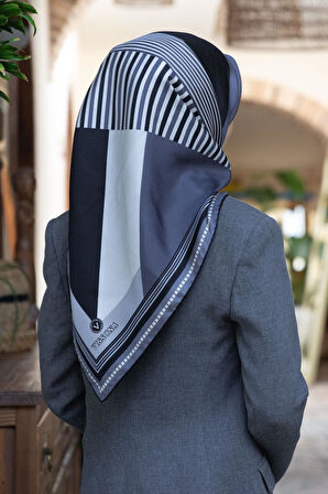 %100 Twill İpek Geometrik Desenli İndigo Renkli 90x90 Eşarp Dikim Şekli : El Dikişi