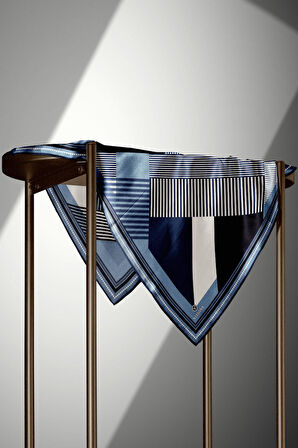 %100 Twill İpek Geometrik Desenli İndigo Renkli 90x90 Eşarp Dikim Şekli : El Dikişi
