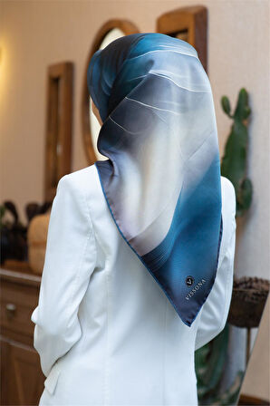 %100 Twill İpek Degrade Duman İndigo Renkli 90x90 Eşarp Dikim Şekli : El Dikişi