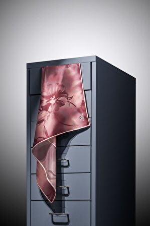 % 57 İPEK % 43 VİSKON Twill İpek Çiçek Desenli Pudra Renkli 90x90 Dikim Şekli : El Dikişi Eşarp