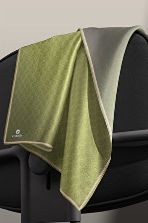 % 57 İPEK % 43 VİSKON Twill İpek Monogram Desenli Haki  Renkli 90x90 Eşarp Dikim Şekli : El Dikişi