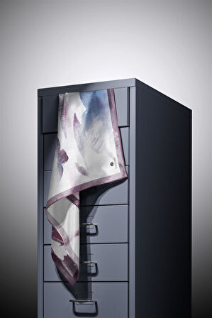 %100 Twill İpek Yaprak Desenli Pudra - Bebe Mavisi Renkli 90x90 Eşarp Dikim Şekli : El Dikişi