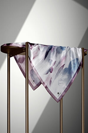 %100 Twill İpek Yaprak Desenli Pudra - Bebe Mavisi Renkli 90x90 Eşarp Dikim Şekli : El Dikişi