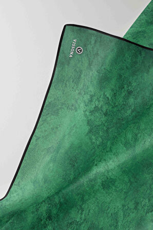 % 57 İPEK % 43 VİSKON Twill İpek Doku Desenli Zümrüt Yeşili Renkli 90x90 Eşarp Dikim Şekli : El Dikişi