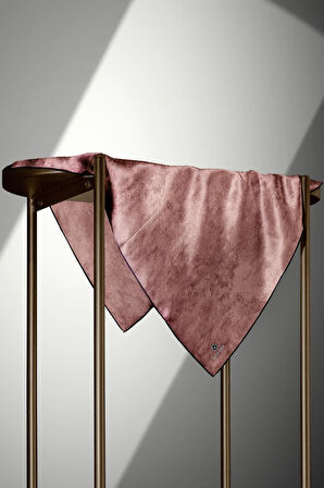 % 57 İPEK % 43 VİSKON Twill İpek Doku Desenli Pudra Renkli 90x90 Eşarp Dikim Şekli : El Dikişi