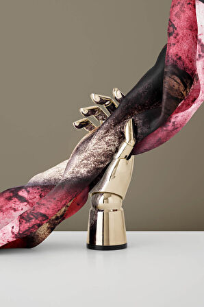 % 57 İPEK % 43 VİSKON Twill İpek Dokulu Ve Geometrik Desenli Bordo - Bej Renkli 90x90 Eşarp Dikim Şekli : El Dikişi