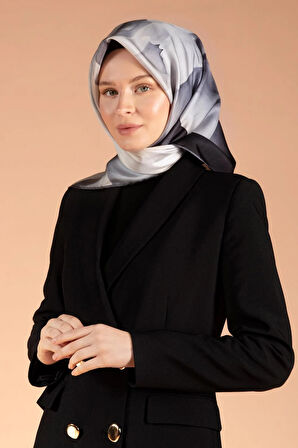 %100 Twill İpek Yaprak Desenli Gri - Siyah Renkli 90x90 Eşarp Dikim Şekli : El Dikişi