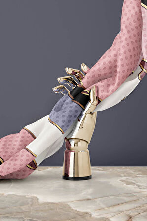 % 57 İPEK % 43 VİSKON Twill İpek Puantiyeli Ve Geometrik Desenli Pudra - Gri Renkli 90x90 Eşarp Dikim Şekli : El Dikişi