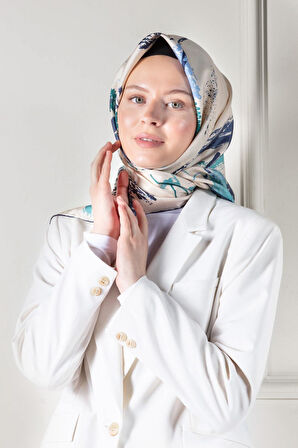 %100 Twill İpek Suluboya Çiçek Desenli Krem - İndigo Renkli 90x90 Eşarp Dikim Şekli : El Dikişi