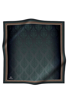 % 57 İPEK % 43 VİSKON Twill Barok Desenli Zümrüt Yeşili Renkli 90x90 Eşarp Dikim Şekli: El Dikişi